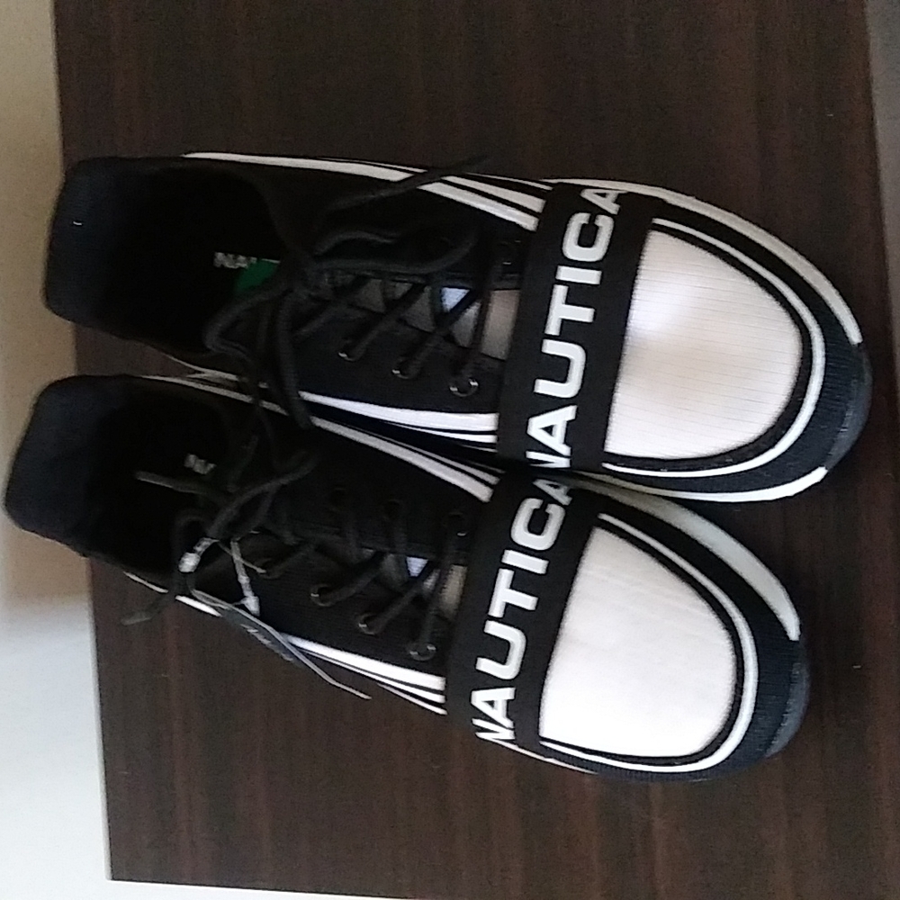 Nautica SNEAKERS SZ8 NWT